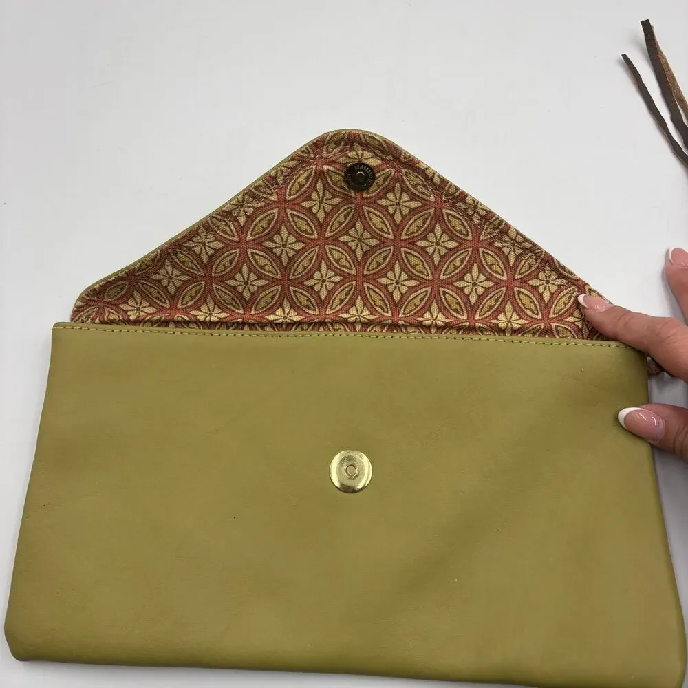 Cueropapel & Tijera Sage Green Leather Envelope Clutch With Tassel Purse